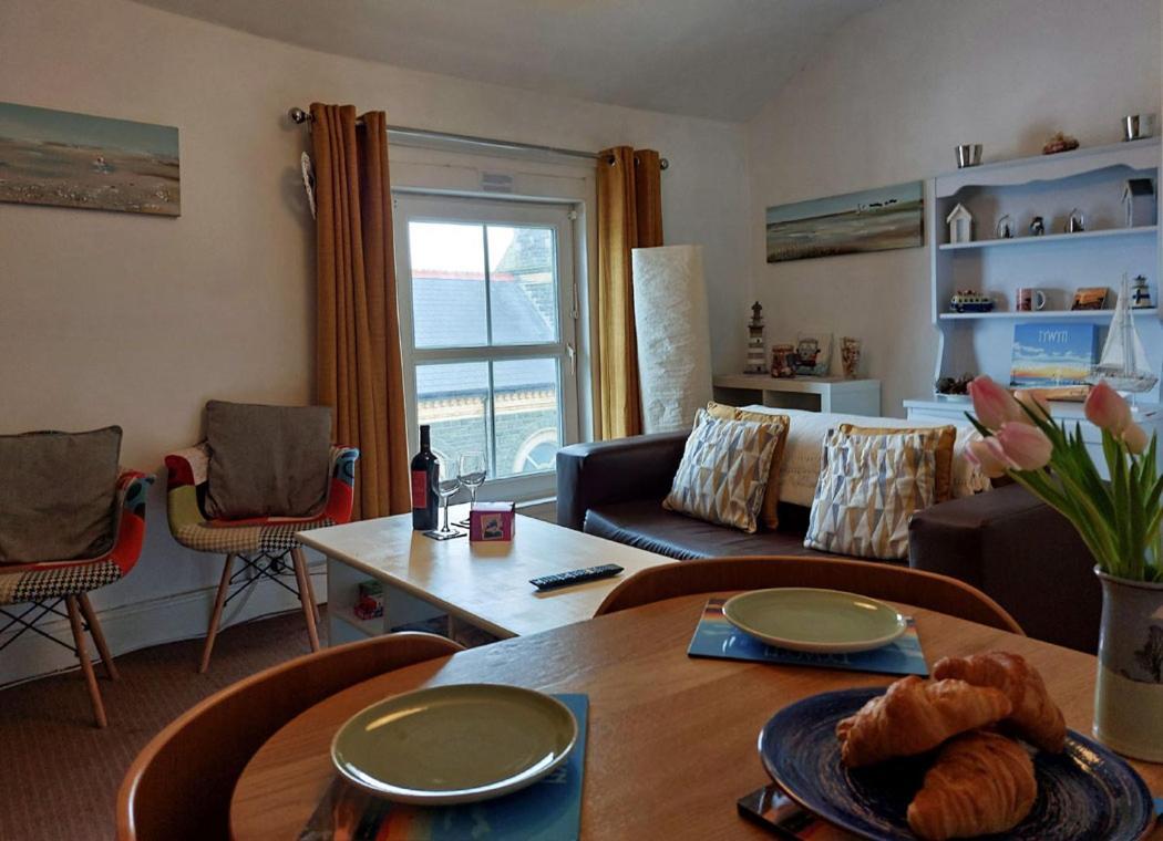 Salt Marsh Apartment Tywyn Exteriör bild